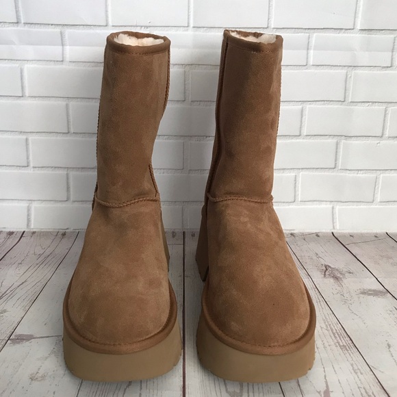 UGG CLASSIC NEW HEIGHTS SHORT BOOT - Picture 2 of 6